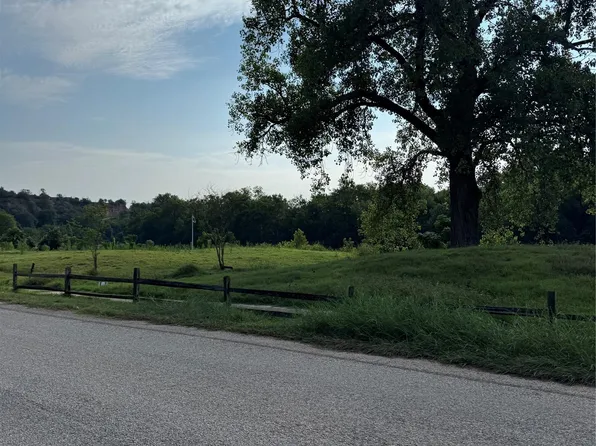 736 E Riverside Dr, Bastrop, TX 78602