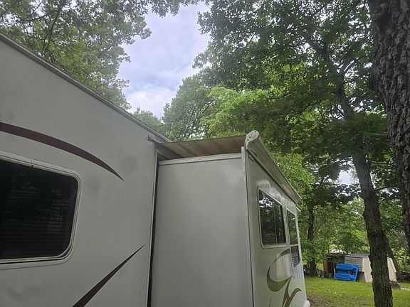 3rd image of 2/256 Woodhaven Dr E