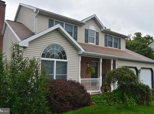 406 E 4th St, Bernville, PA 19506