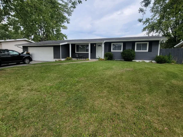 405 Sandalwood Dr, Valparaiso, IN 46385