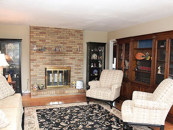 Livingroom w/double sided fp