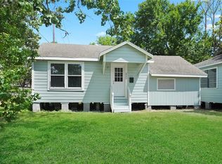 611 E H St, La Porte, TX 77571