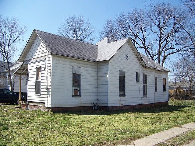 2nd image of 209 N East St