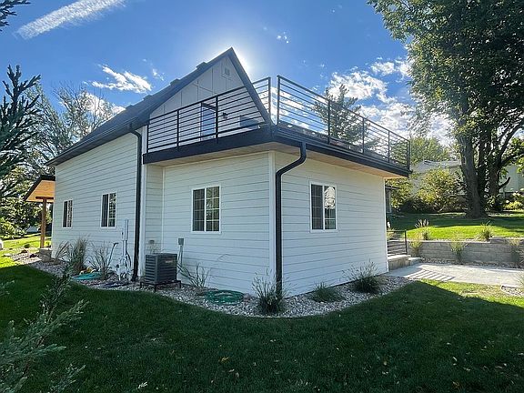 3rd image of 205 Nebraska St