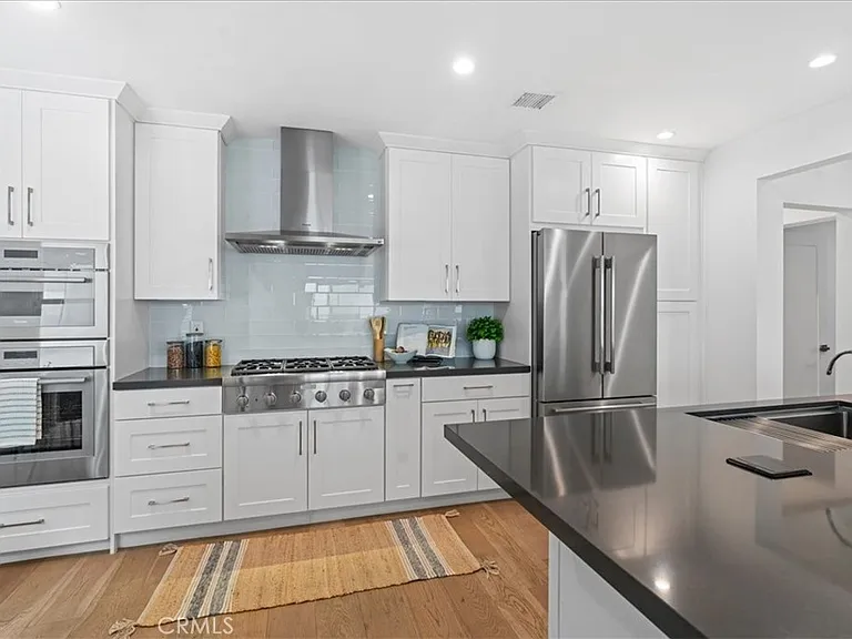 1320 Thayer Ave — Photo 11