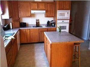 3rd image of 203 Breezy Ln