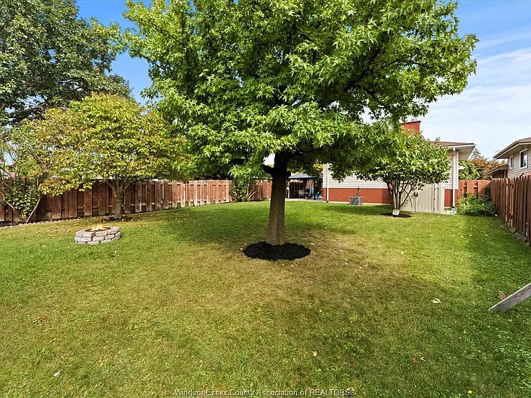 9248 Esplanade Dr #BASEMENT — Photo 20