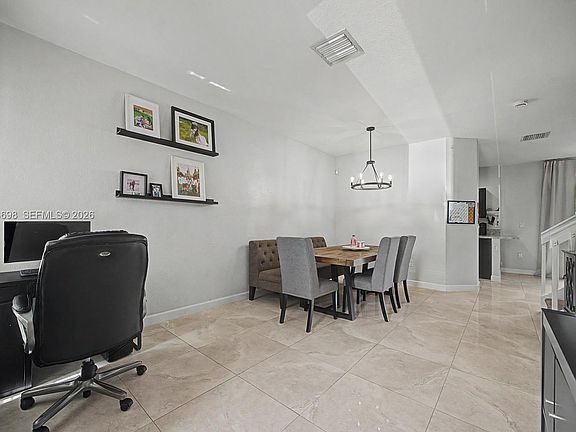 3rd image of 215 SE 37th Pl