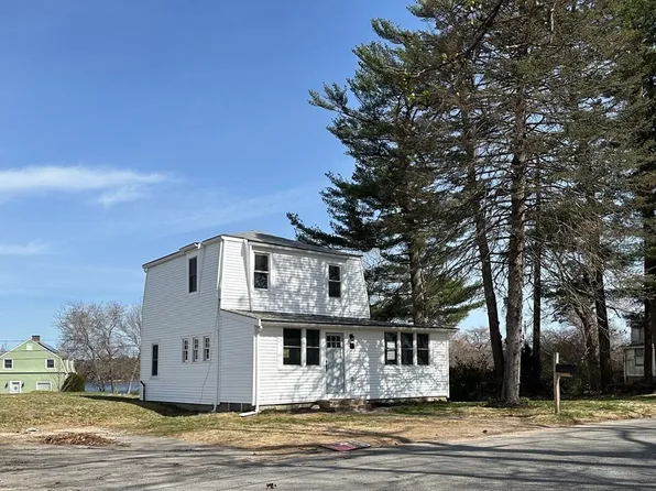 17 Holly St, Halifax, MA 02338