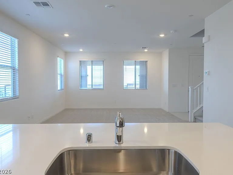 80 Hornbeck Ln — Photo 4