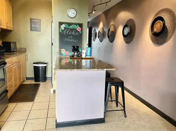 1941 Church Ln APT 605, Honolulu, HI 96826