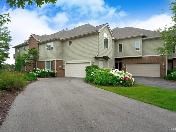 3782 Pine Lake Knoll Dr, West Bloomfield, MI 48324