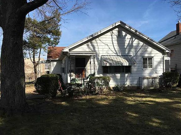 3rd image of 4504 Rosemary Ave
