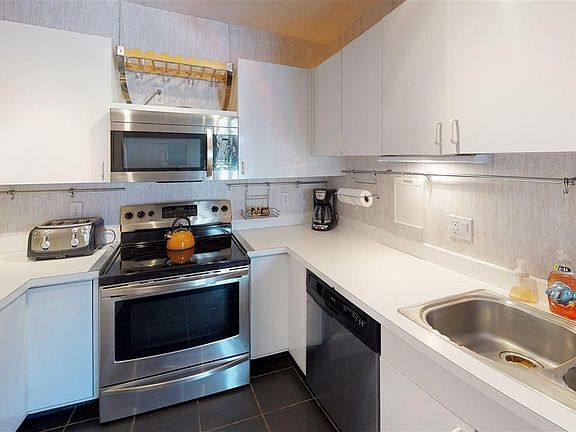 4th image of 3 Elcho Ave Unit 9