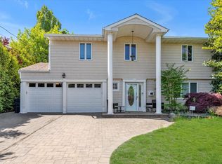 2057 Blanche Ln, Merrick, NY 11566