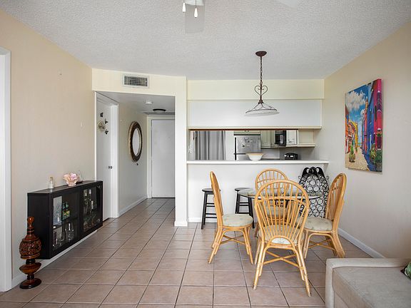 3rd image of 3930 S Roosevelt Blvd #W210