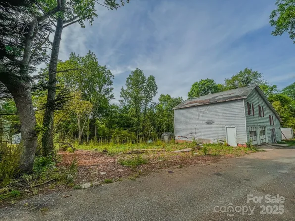 1590 Brookford Blvd, Hickory, NC 28602