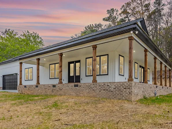 376 Wolfe St, Cohutta, GA 30710