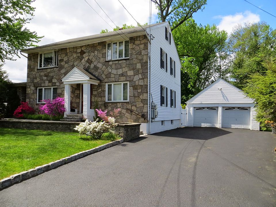 Front W/ DrvWy + 2Car Gar