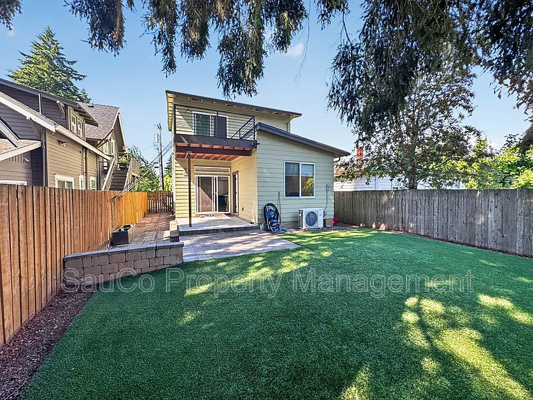 832 SE Cedar St — Photo 18