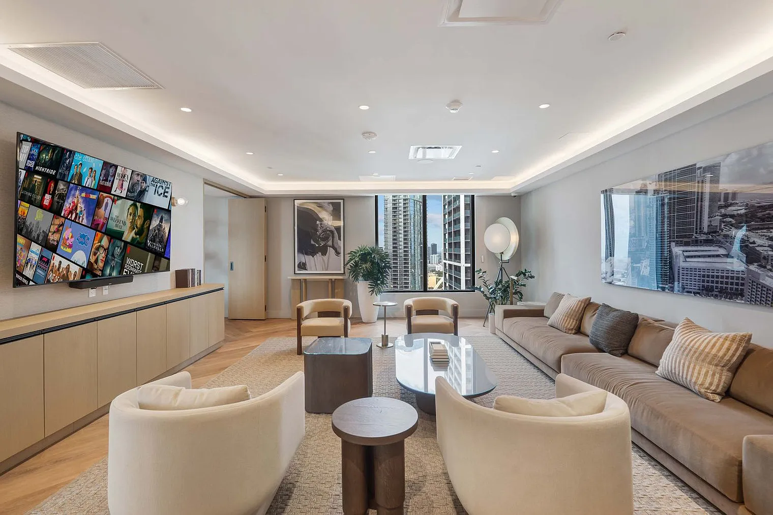 1 bed, 2.0 bath, 592 sqft, $2,688 — Photo 3