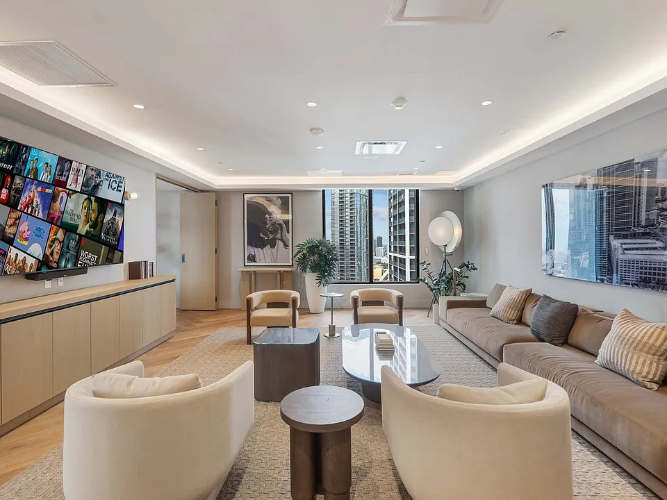 121 NE 5th St #20-ID1520196P