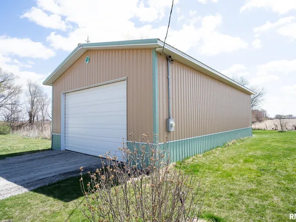 2351 55th Ave, Aledo, IL 61231