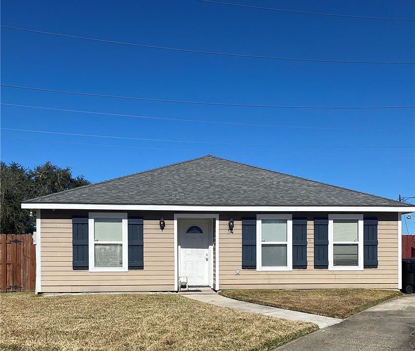 1st image of 14 Christopher Ct