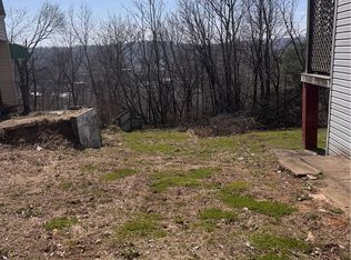 301 Fair Oaks St, Mc Kees Rocks, PA 15136