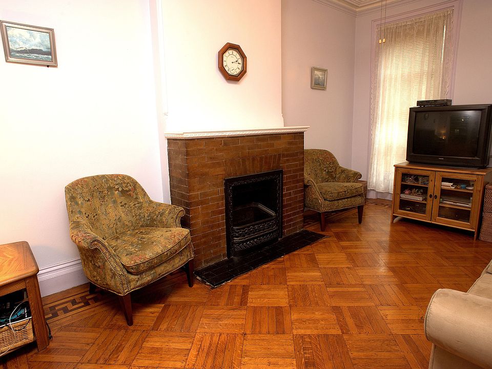 1st image of 32 Cambridge Pl