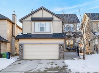 29 E Cougarstone Mnr SW, Calgary, AB T3H5N4