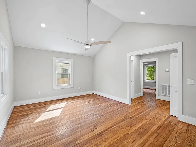 10 Amherst Ave — Photo 8