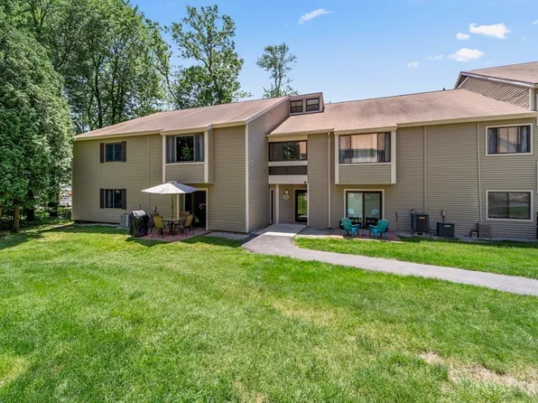 11 Thayer Pond Dr #9, Oxford, MA 01540