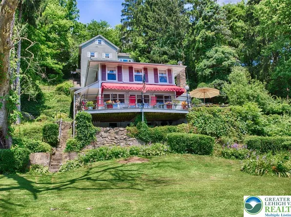 5449 De Pues Rd, Bangor, PA 18013