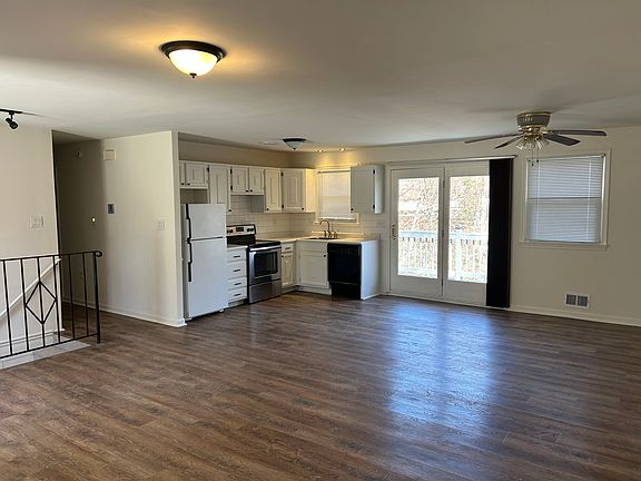 3rd image of 903 Park Ter
