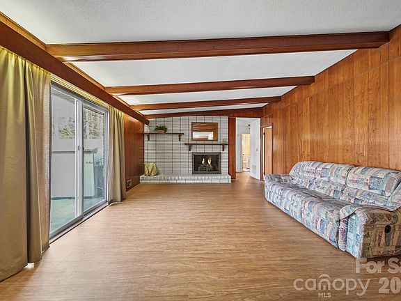 4th image of 701 E Oakwood Ave