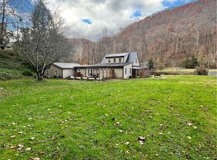 331 Gray St, Comfort, WV