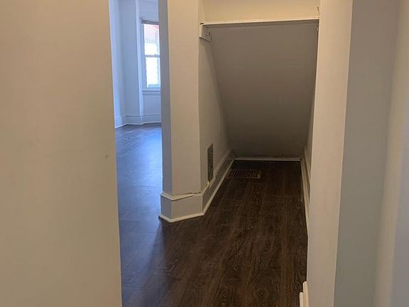 4th image of 1011 W 6th St