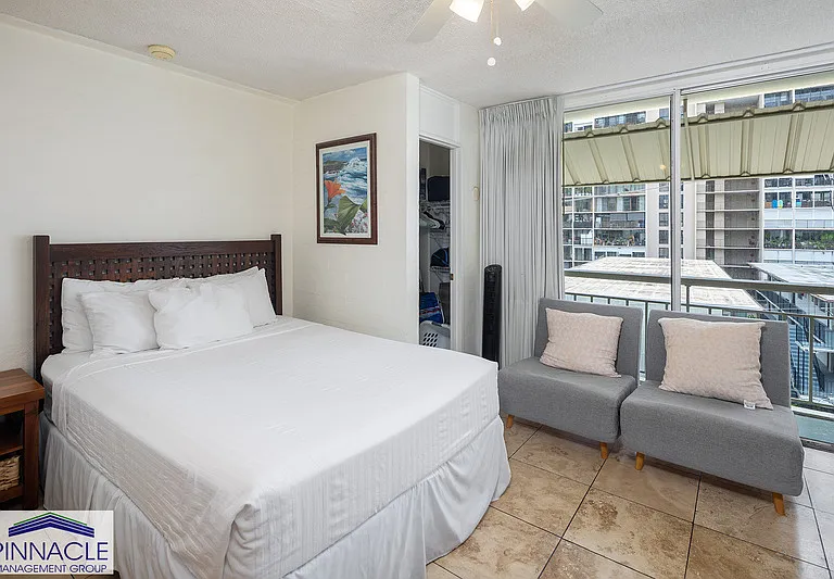 240 Liliuokalani Ave #401 — Photo 5