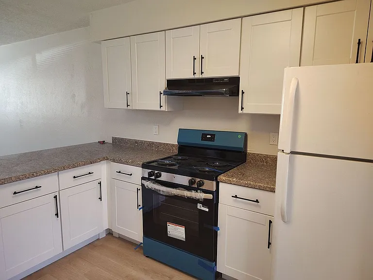1415 Chelwood Park Blvd NE #A — Photo 5
