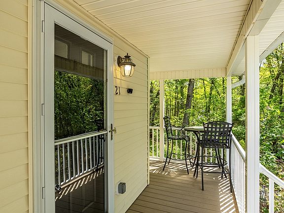 4th image of 21 McDonough Dr