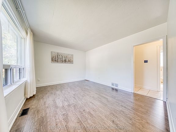 4th image of 109 Norton Ave