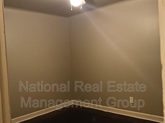 4th image of 11910 Rossiter Ave