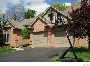 2695 Elizabeth Ln, West Bloomfield, MI