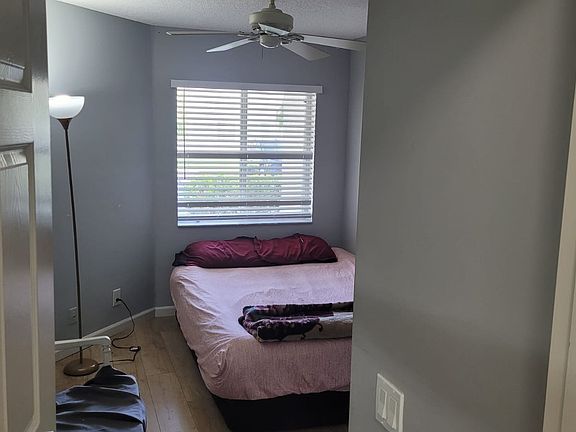 5th image of 714 NW 42nd Pl #714
