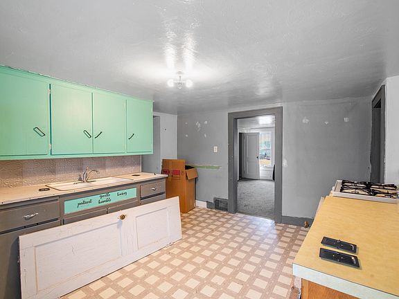 4th image of 202 Irene St