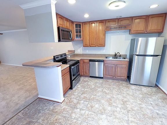 4th image of 74 Turnabout Ln