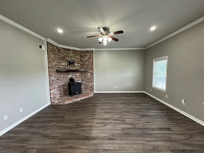 500 Oakdale Rd — Photo 3
