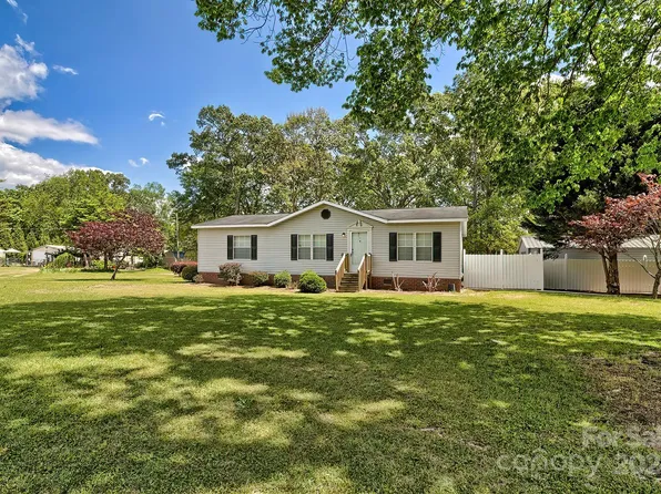 302 Chestnut St E, Bethune, SC 29009