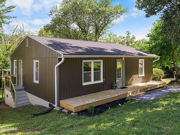 4th image of 3100 Greenway Dr